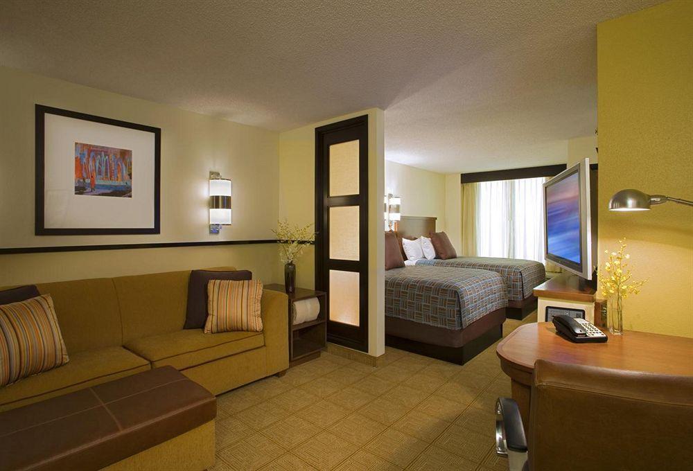 Hyatt Place Fort Myers At The Forum Room photo